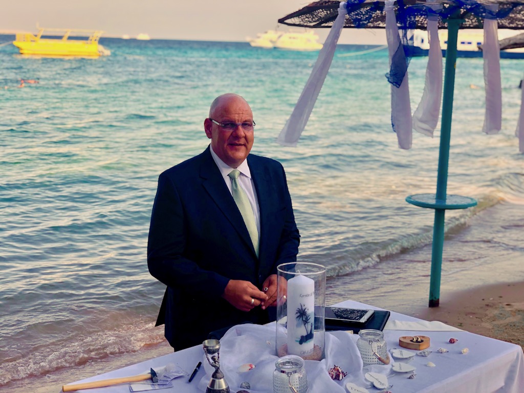 Heiraten in Ägypten - Carsten Riedel, Hochzeitsredner am Strand