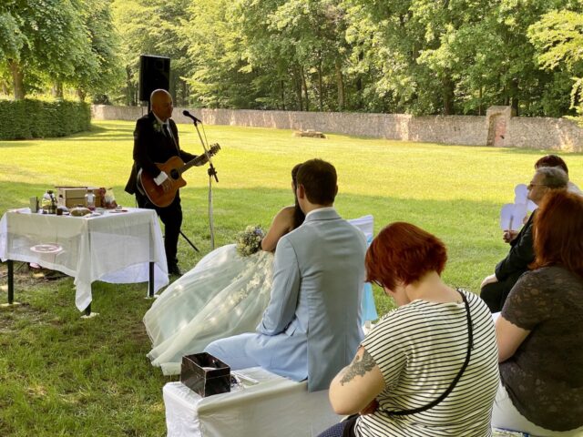 Lutz singt für seine Chrissi - freie Trauung auf Schloss Moritzburg