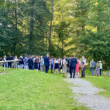 Hochzeitsgäste im Weltwald Freising