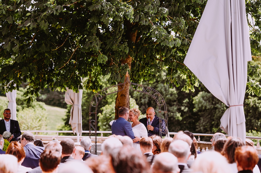 Bettina und Martin_Carsten von weitem freie Trauung mit Carsten Riedel, CR Hochzeitsredner