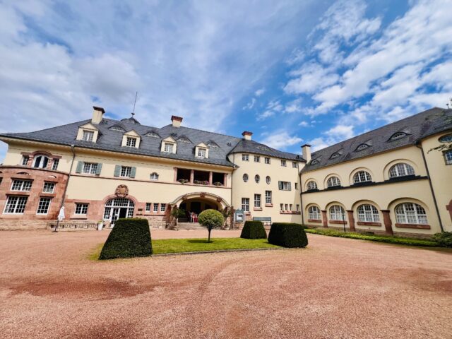 Das Wolfsbrunn in Hartenstein, Portal, Haupteingang