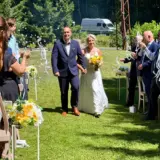 Julian und Lisa nach ihrer freien Trauung im Honour & Grace Hotel bei Ostrov
