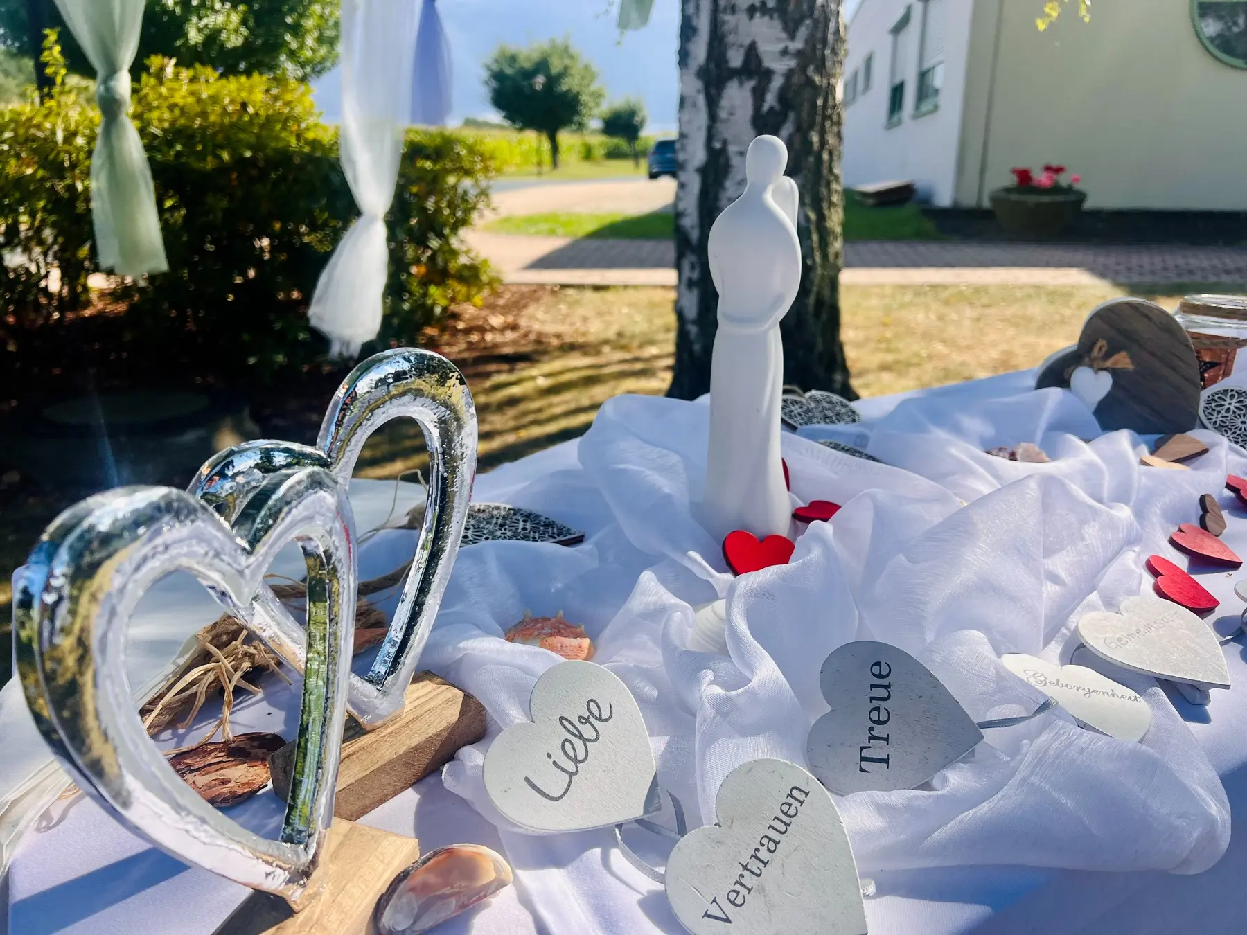 Dekoration und Hochzeitsritual bei der freien Trauung in Fraureuth